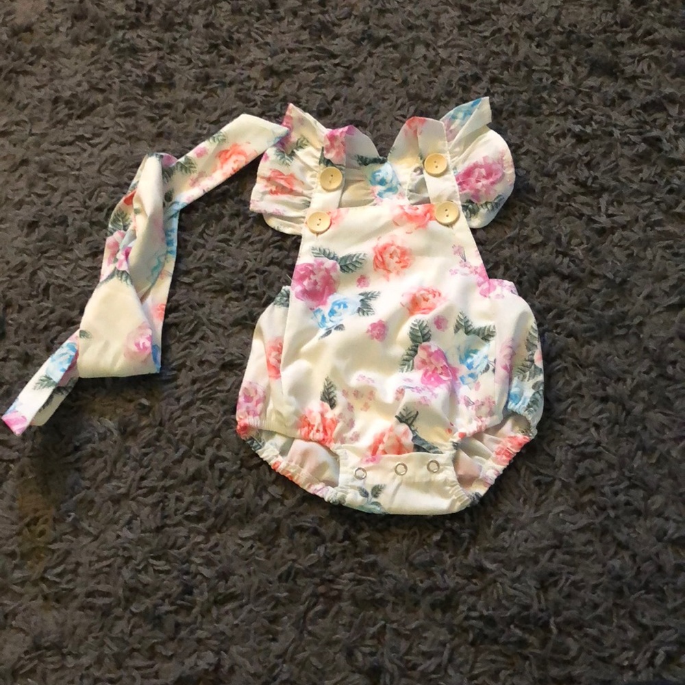 Adorable romper size 6/12 months with headband